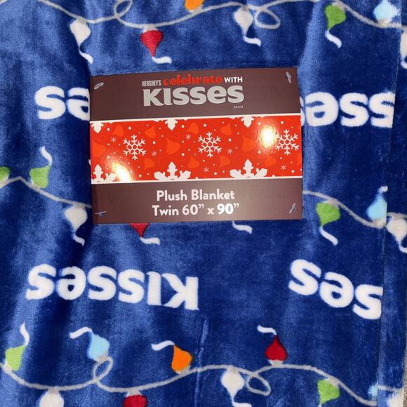 Hershey's Kisses String Lights Christmas Oversized Plush Throw 70" x 60" Blue - Picture 2 of 3